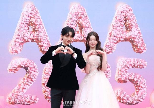 251206 AAA2025 장원영X이준호 투샷 | 인스티즈