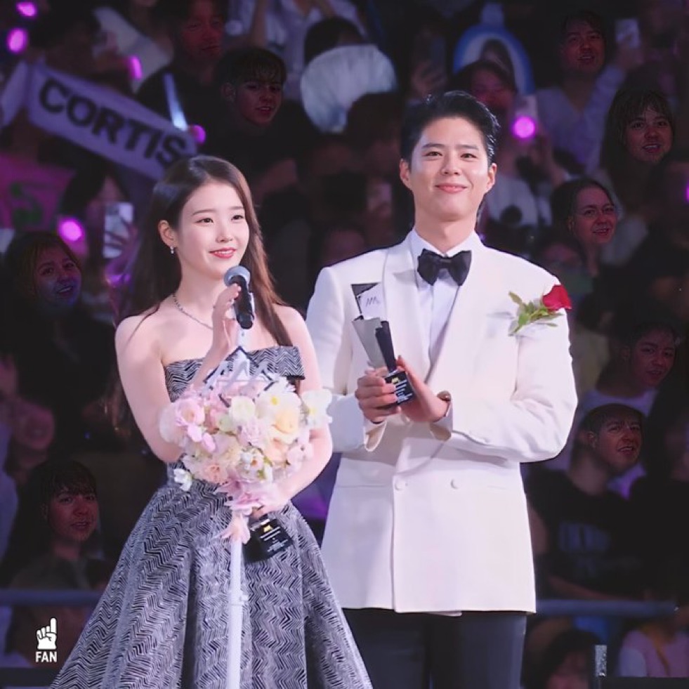 [잡담] 오늘 aaa 박보검 아이유 폭싹 커플 투샷봐 | 인스티즈
