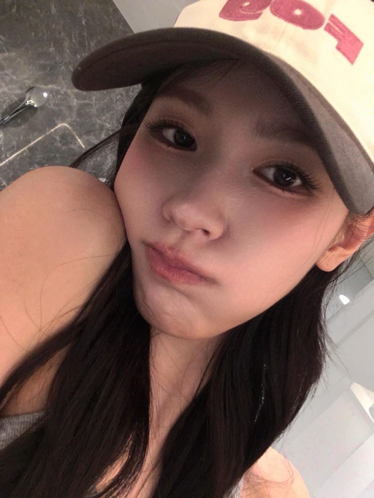 [잡담] 조미연 볼캡셀카떴다 여자가미쳤음(P) | 인스티즈