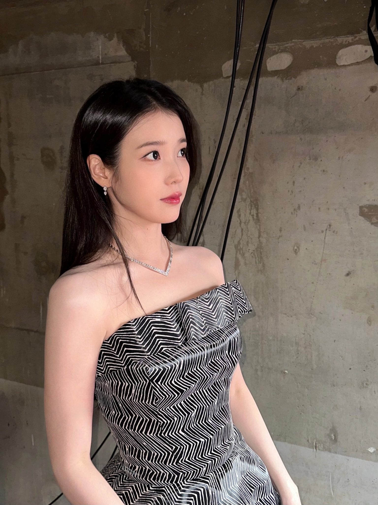 [잡담] 아이유 aaa 사진 올라왔어 | 인스티즈