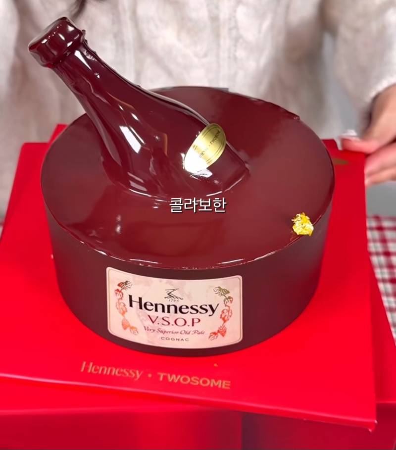 현재 또 띠지논란 터진 투썸 신상 케이크..JPG | 인스티즈
