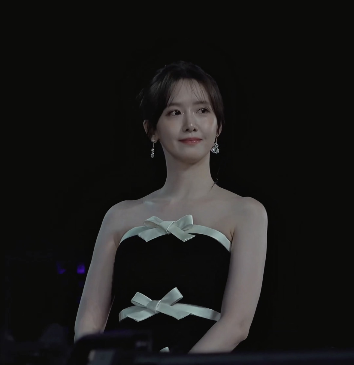 [마플] 대체 아이유는 윤아한테 왜 자꾸 비비는거야 비교가 안되는데 | 인스티즈