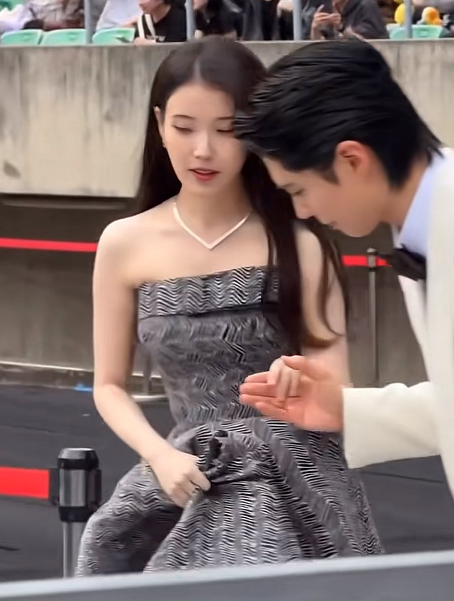 [잡담] 아이유 박보검 미친 손크키 new | 인스티즈