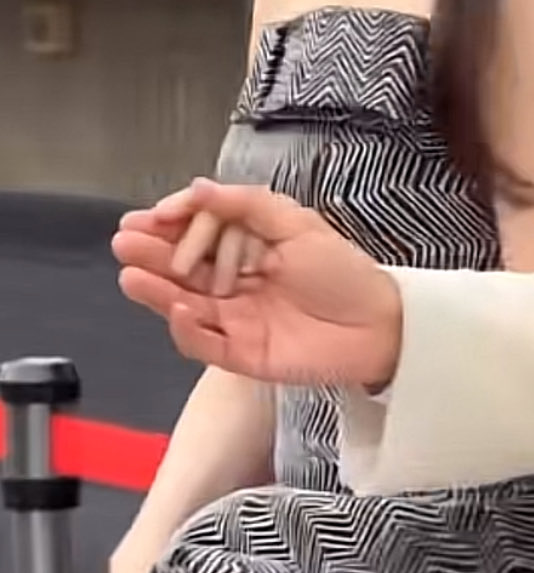 [잡담] 아이유 박보검 미친 손크키 new | 인스티즈