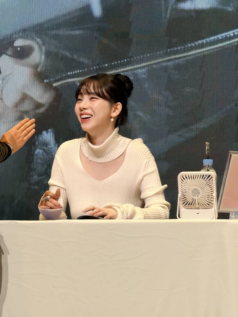 어제자 에스파 카리나 팬싸인회 사진들.jpg | 인스티즈
