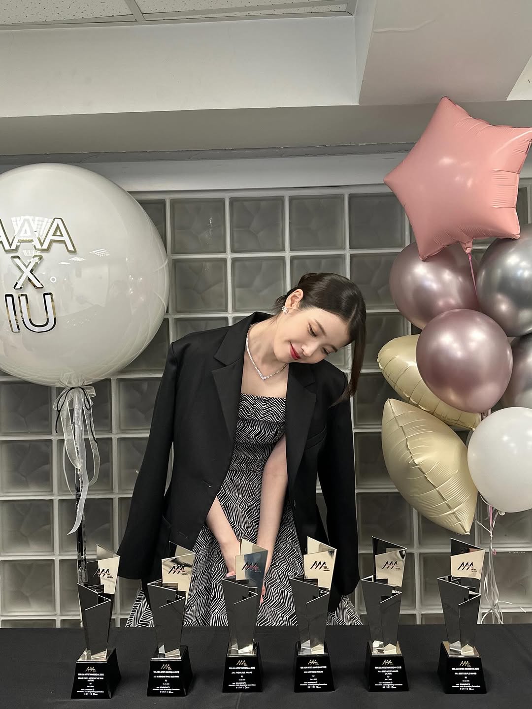 [정보/소식] 아이유 인스타그램 업로드(AAA 비하인드) | 인스티즈