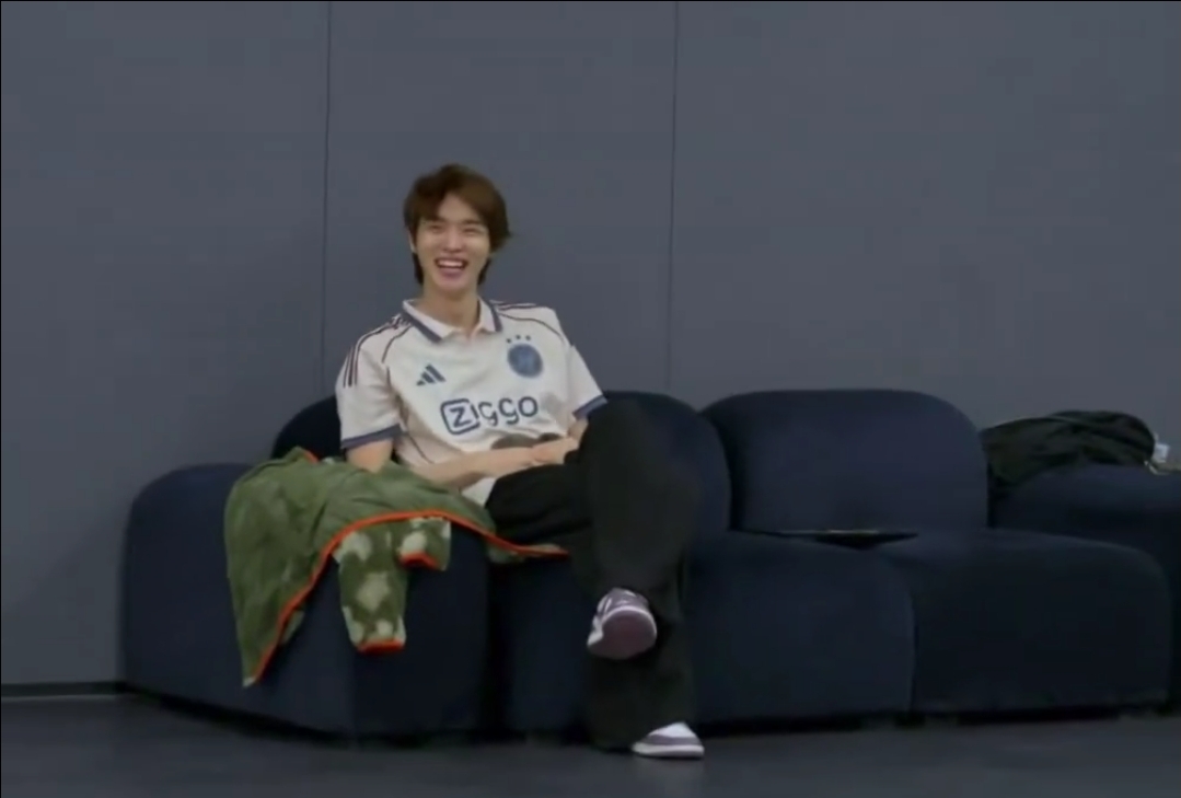 [잡담] 성찬이 욀케 호탕하게 웃어ㅋㅋ | 인스티즈
