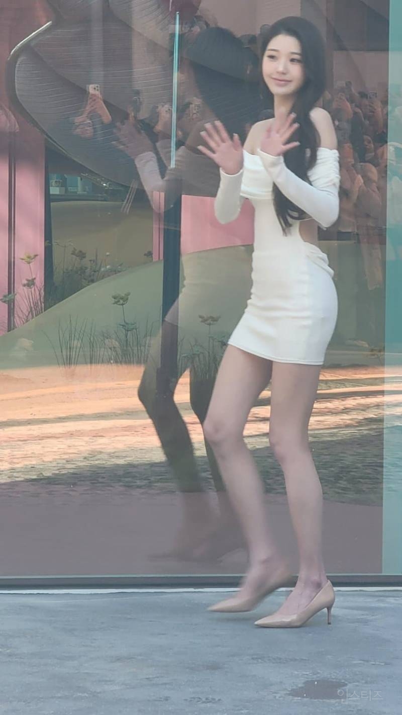 어제자 성수 메디큐브 포토콜 참석한 아이브 장원영 폰카짤 jpg | 인스티즈