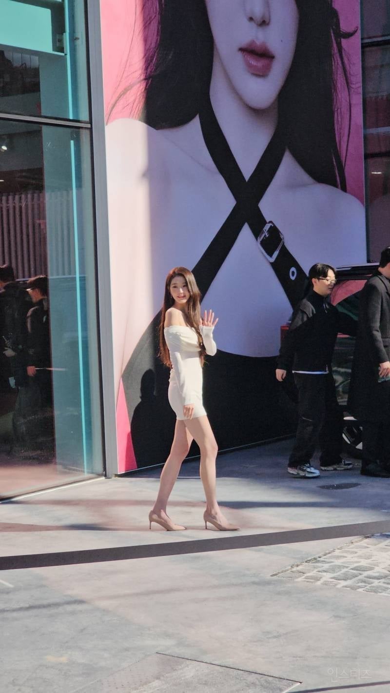 어제자 성수 메디큐브 포토콜 참석한 아이브 장원영 폰카짤 jpg | 인스티즈