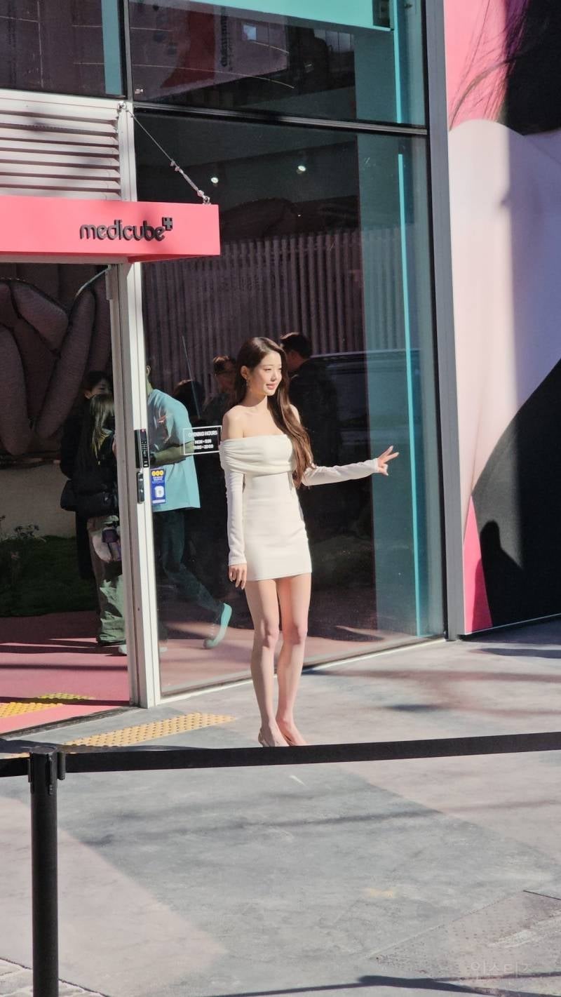어제자 성수 메디큐브 포토콜 참석한 아이브 장원영 폰카짤 jpg | 인스티즈