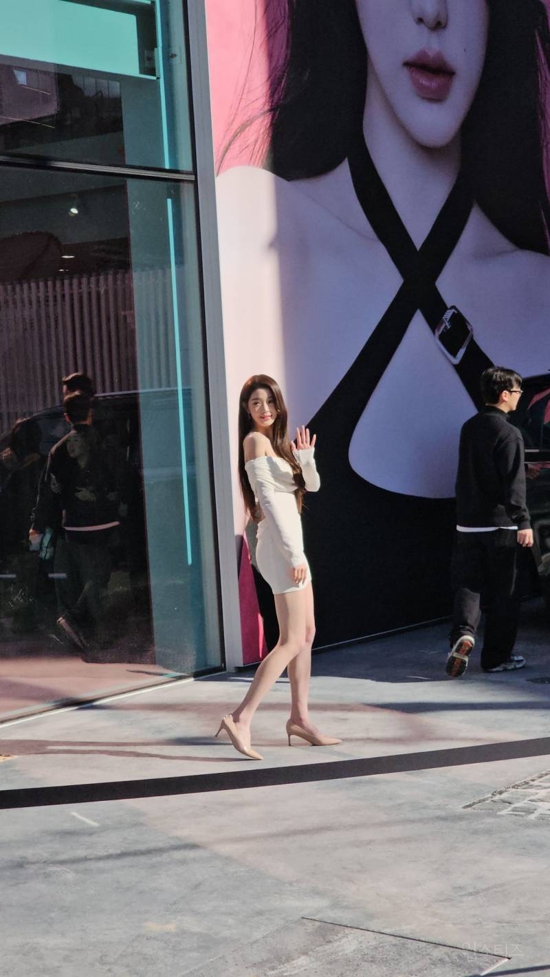 어제자 성수 메디큐브 포토콜 참석한 아이브 장원영 폰카짤 jpg | 인스티즈