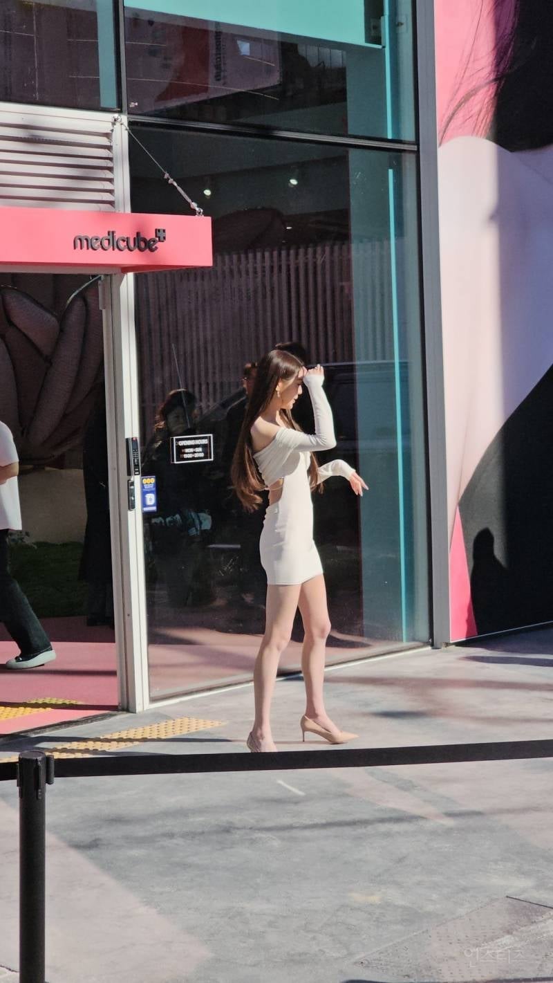 어제자 성수 메디큐브 포토콜 참석한 아이브 장원영 폰카짤 jpg | 인스티즈