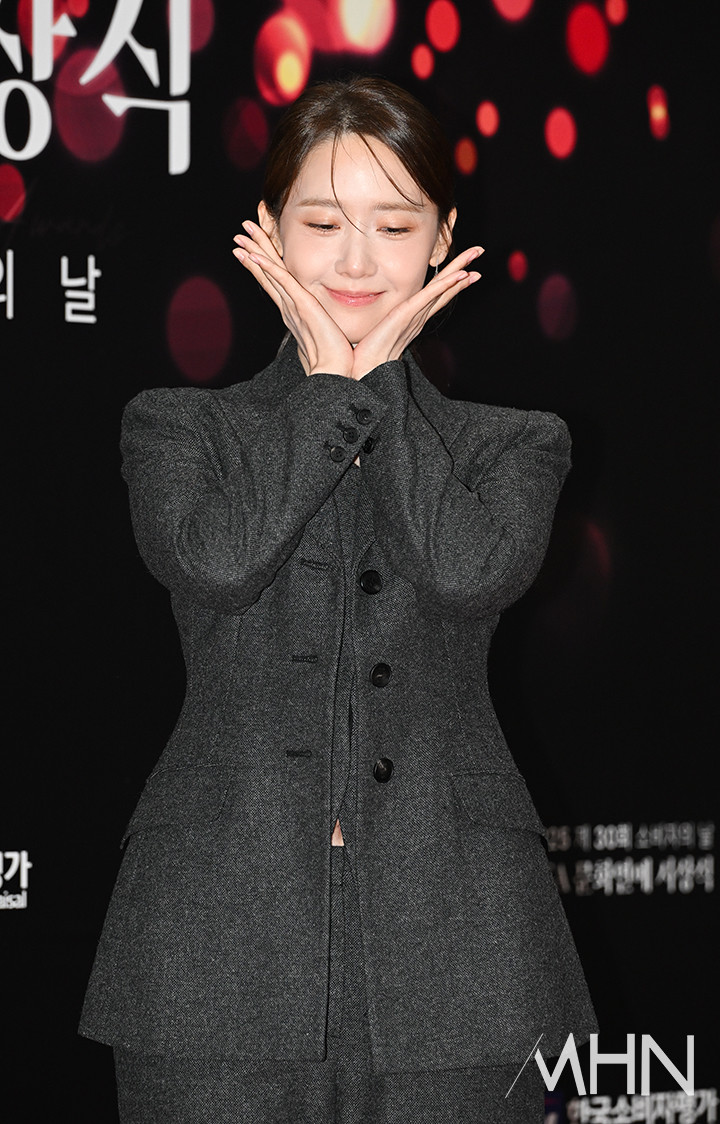 [잡담] 윤아 정장착 보는데 전문직 역할 잘어울릴거같아 | 인스티즈