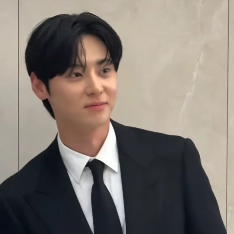 [잡담] 누나 결혼식 간 황민현 폼 미쳤다... | 인스티즈