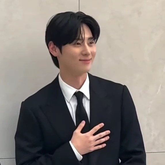 [잡담] 누나 결혼식 간 황민현 폼 미쳤다... | 인스티즈