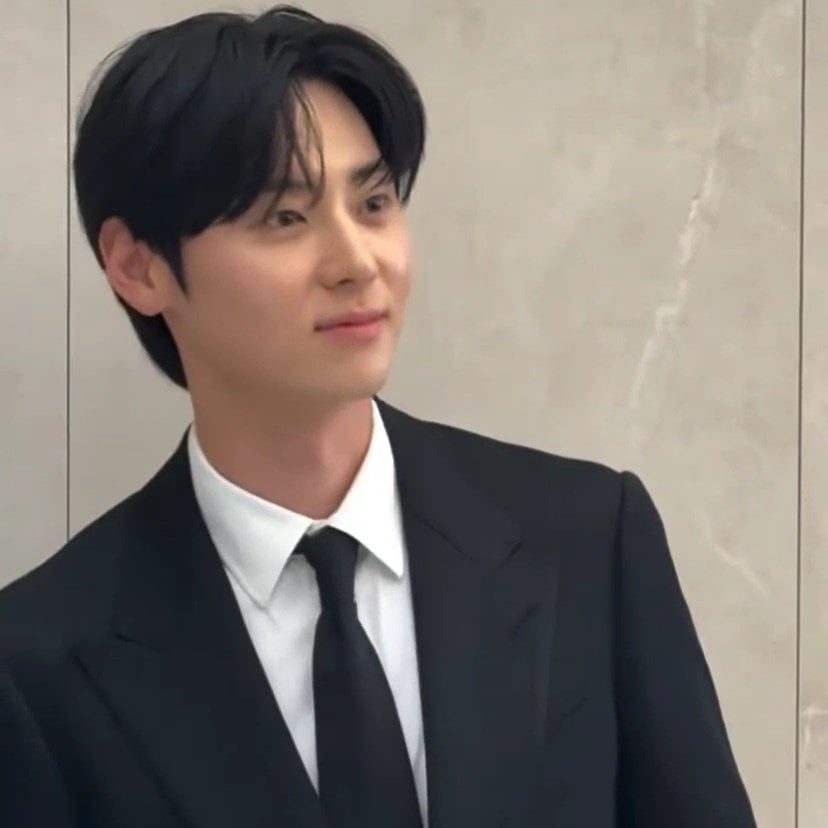 [잡담] 누나 결혼식 간 황민현 폼 미쳤다... | 인스티즈