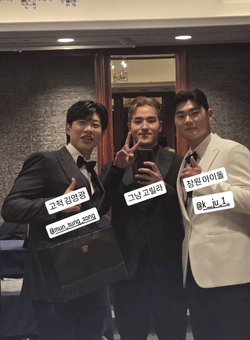 [잡담] 로즈 다노 들어와 릴라가 성문선수 주원선수랑 사진 찍음 | 인스티즈