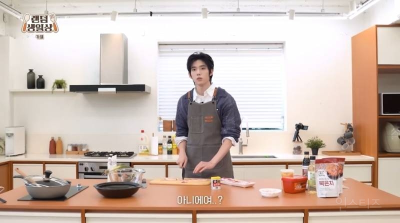 비주얼 좋은데 요리도 잘하는 남돌.jpg | 인스티즈
