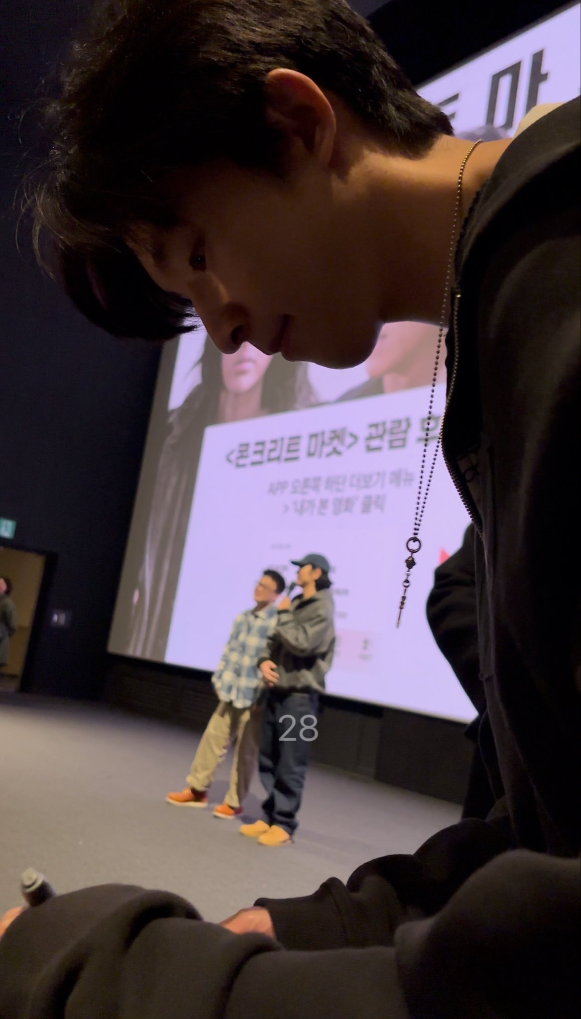 [잡담] 홍경 무대인사 사진 왜케 잘생김 | 인스티즈