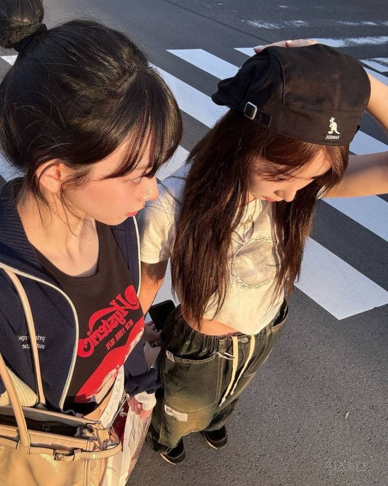 느낌 좋은 에스파 아우디즈(에스파 카리나&지젤) 길거리 샷.jpg | 인스티즈