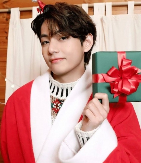 [정보/소식] BTS 뷔 'Christmas Tree', 빌보드 '21세기 최고의 크리스마스 송' 선정[K-EYES] | 인스티즈