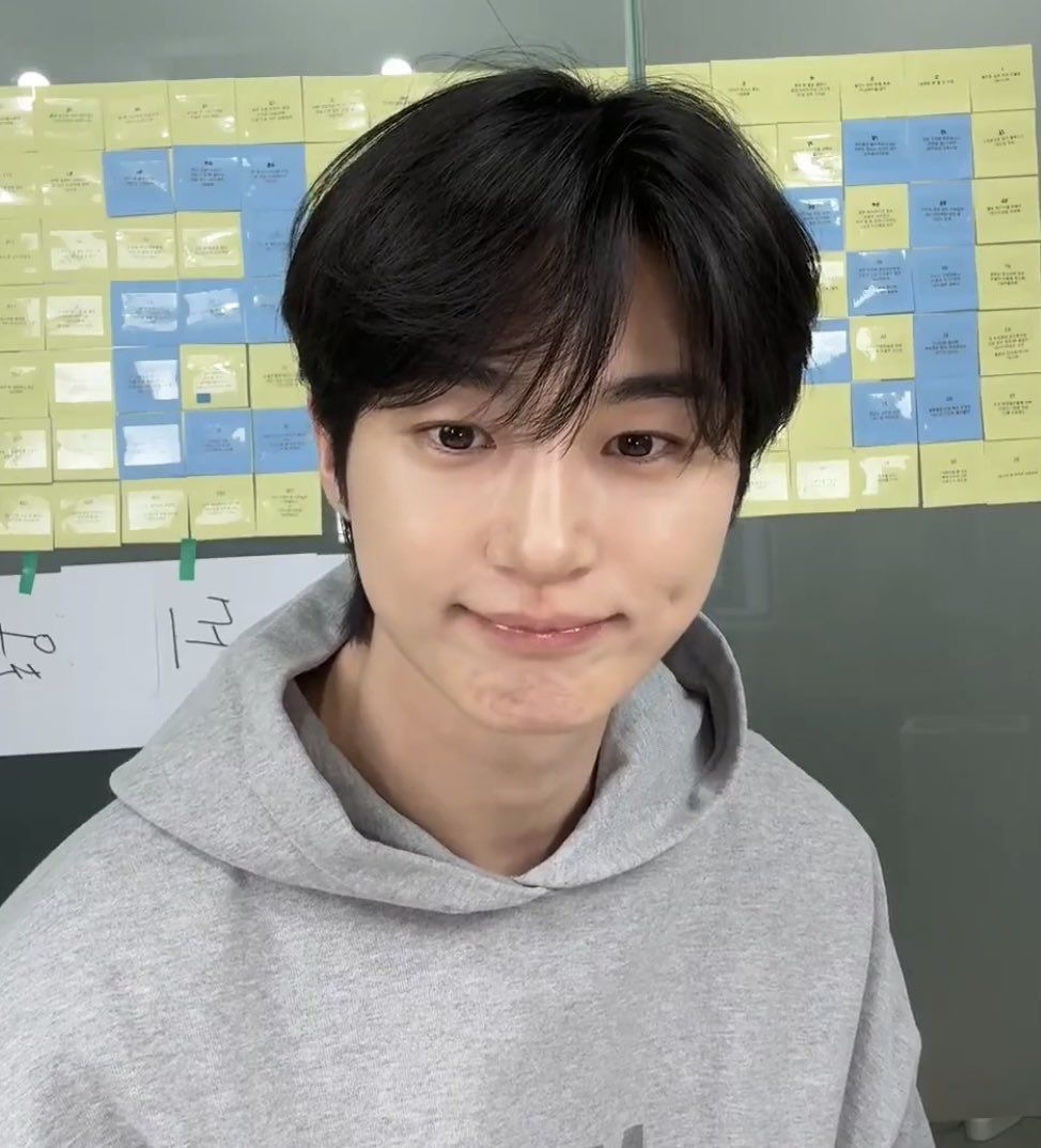 [잡담] 변우석은 키도 큰데 왤케 귀여울까? | 인스티즈