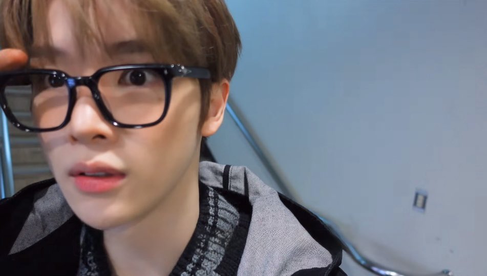 [잡담] 성찬 .. 한 자컨에서 이런 두 모습을 보여주시면 | 인스티즈