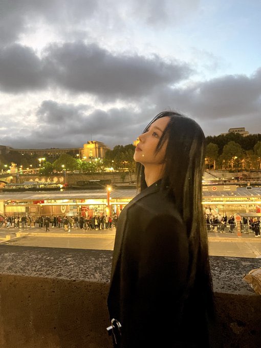 [잡담] 갑자기 보고싶어서 다시 꺼내보는 파리 카리나 | 인스티즈