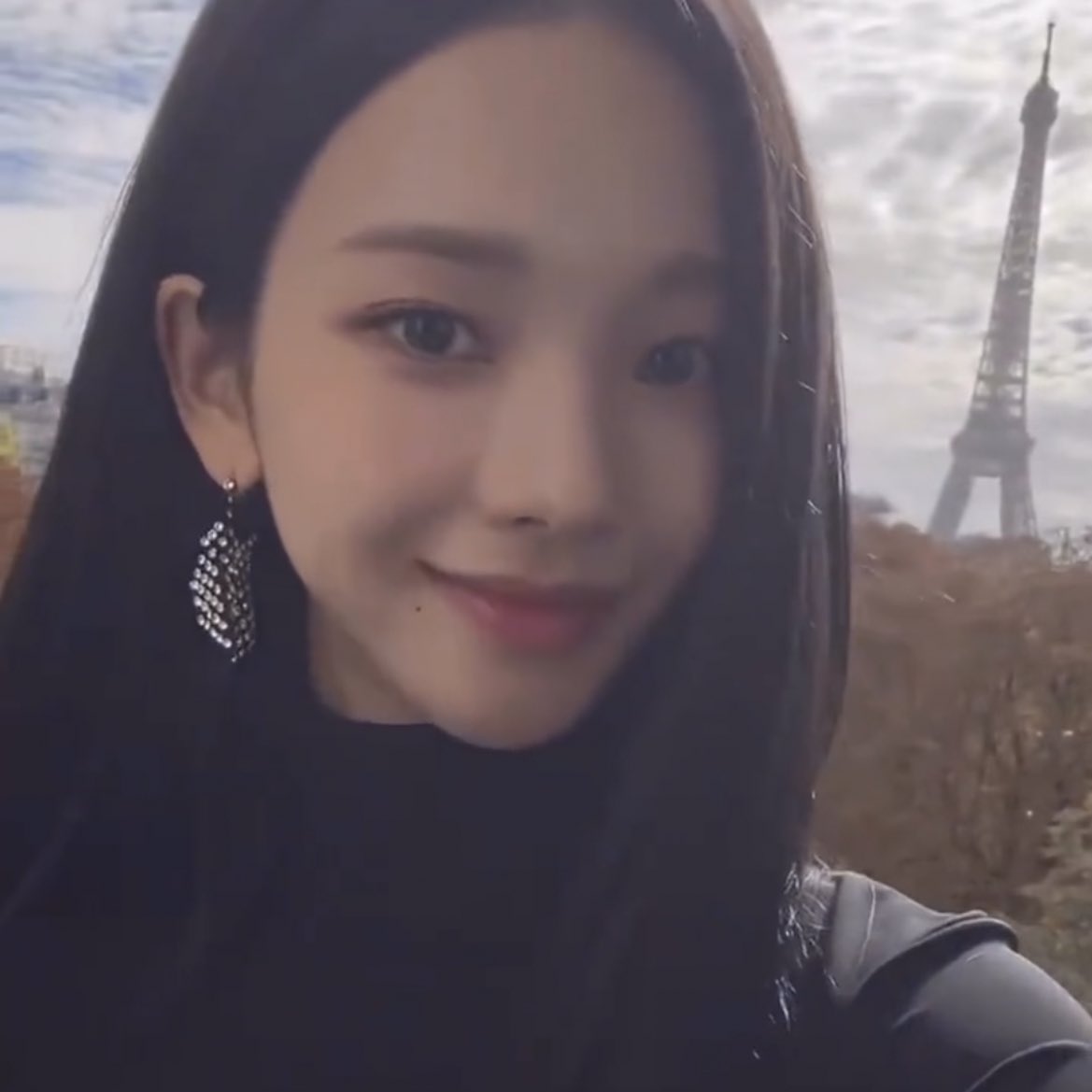 [잡담] 갑자기 보고싶어서 다시 꺼내보는 파리 카리나 | 인스티즈