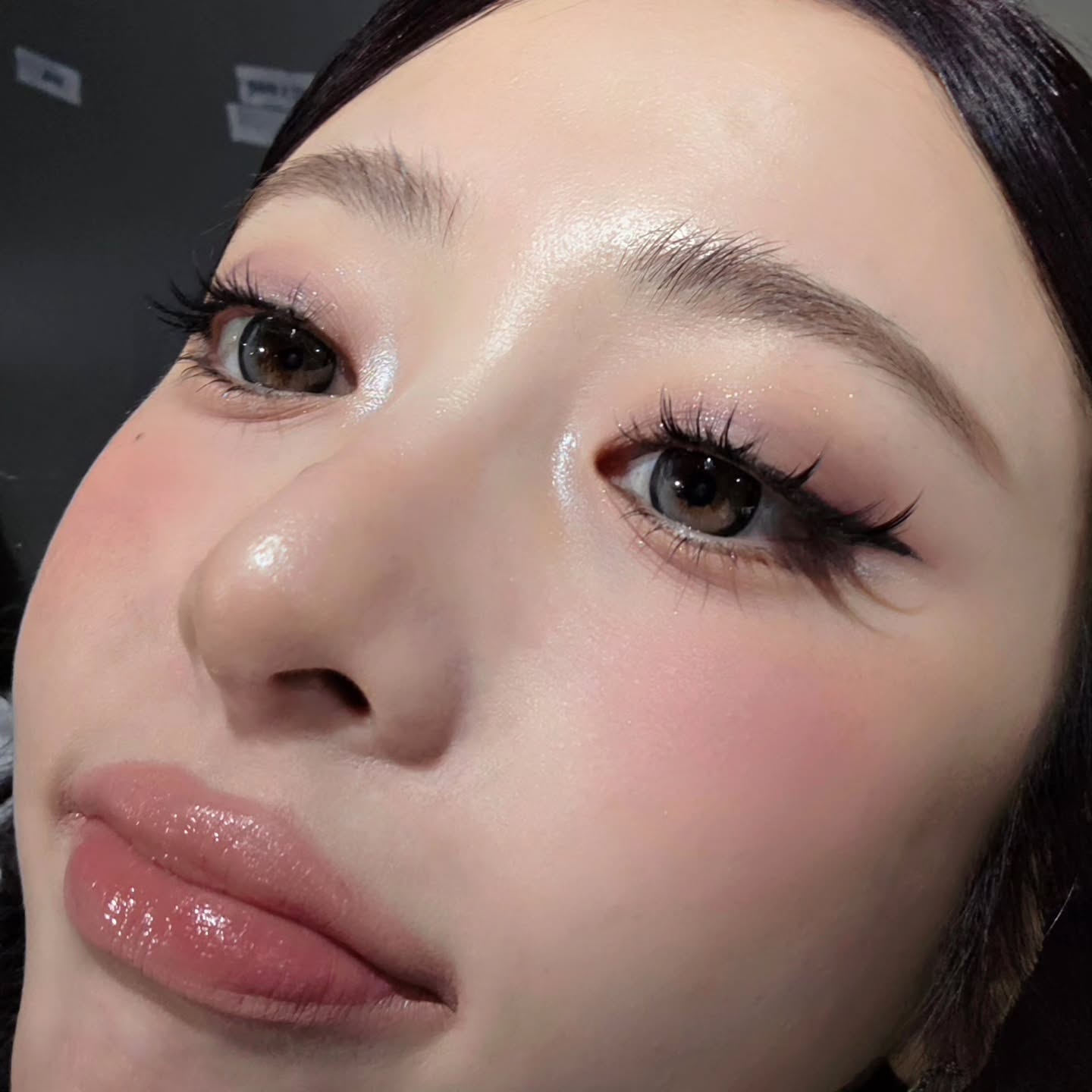 [잡담] 이날 허윤진 렌즈랑 립 뭔지 아는 사람..... | 인스티즈