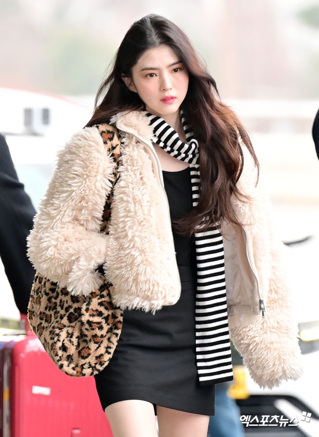 [잡담] 251213 한소희 상하이 출국 기사사진 | 인스티즈
