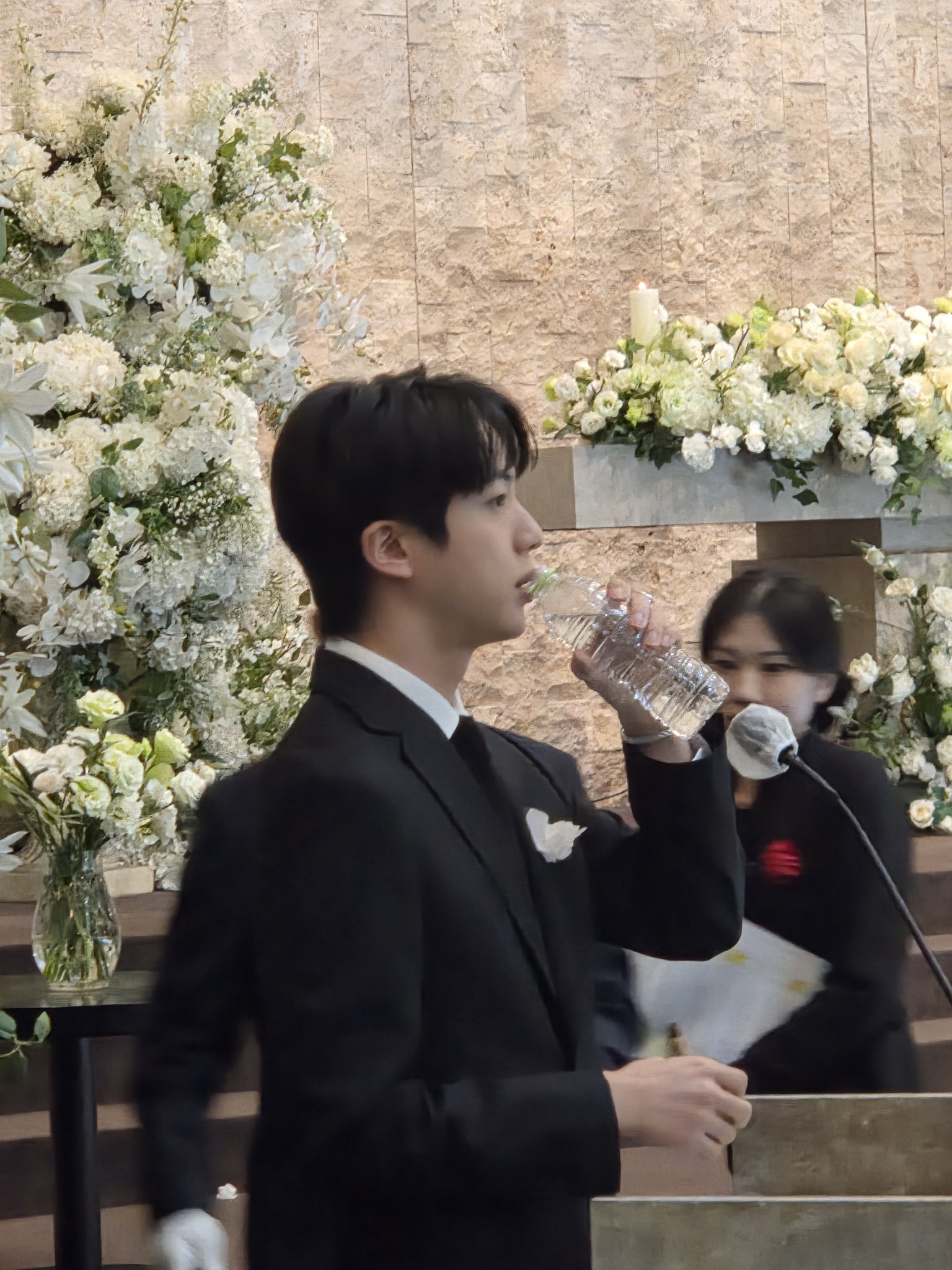 [잡담] 프로 결혼식 MC 겸 아이돌 김석진씨 | 인스티즈
