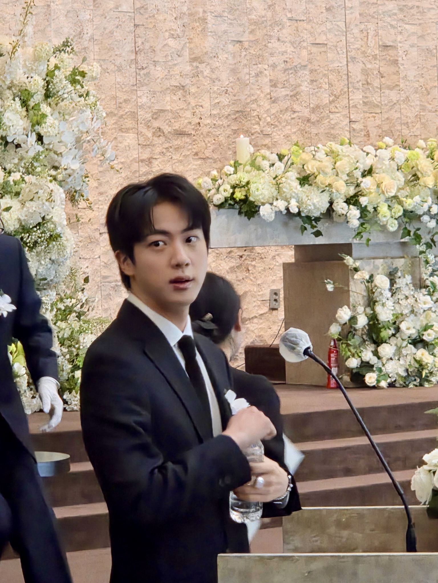 [잡담] 프로 결혼식 MC 겸 아이돌 김석진씨 | 인스티즈