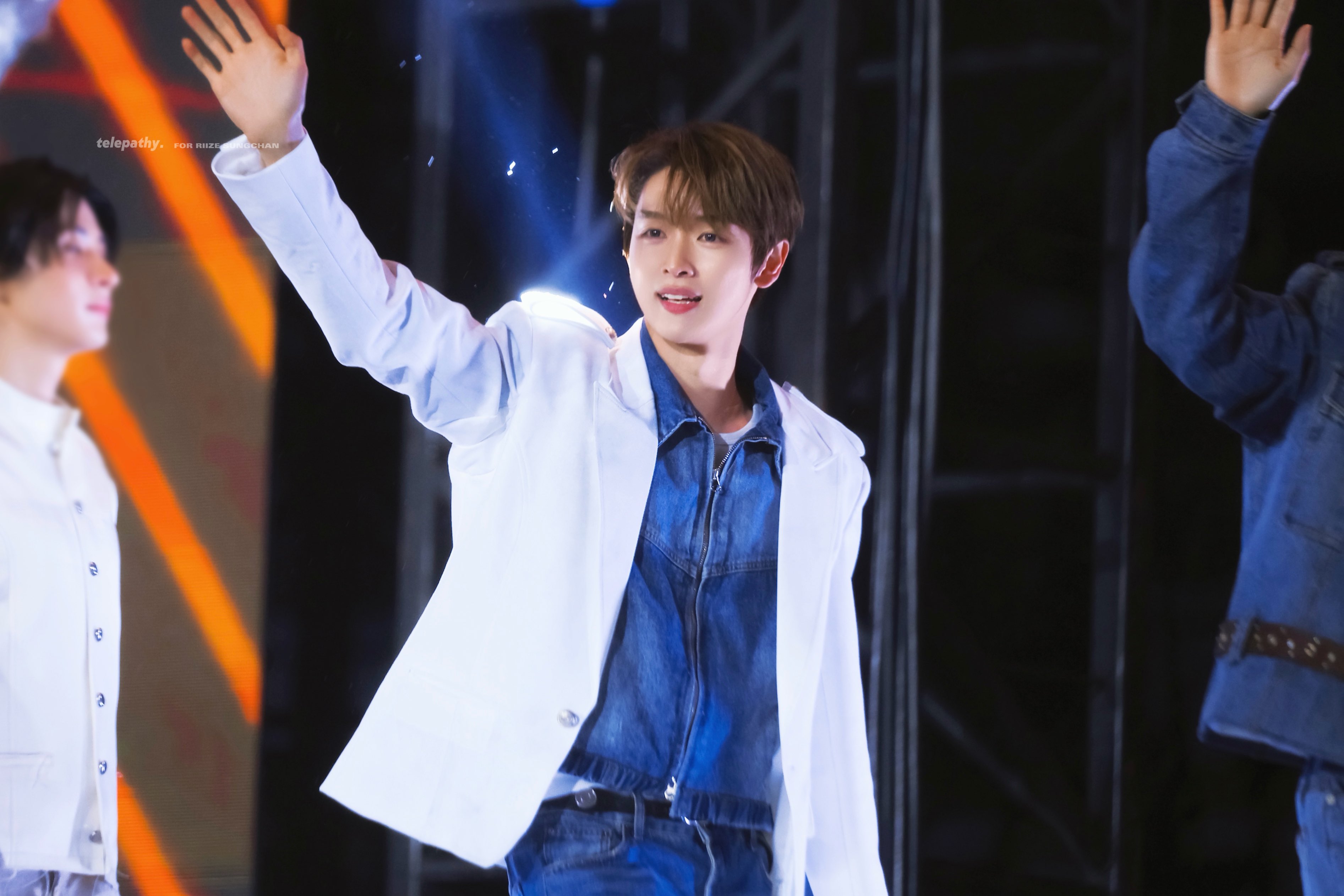 [잡담] 성찬 오늘 무슨...왕자 발탁되서 인사하는 느낌ㅋㅋ | 인스티즈