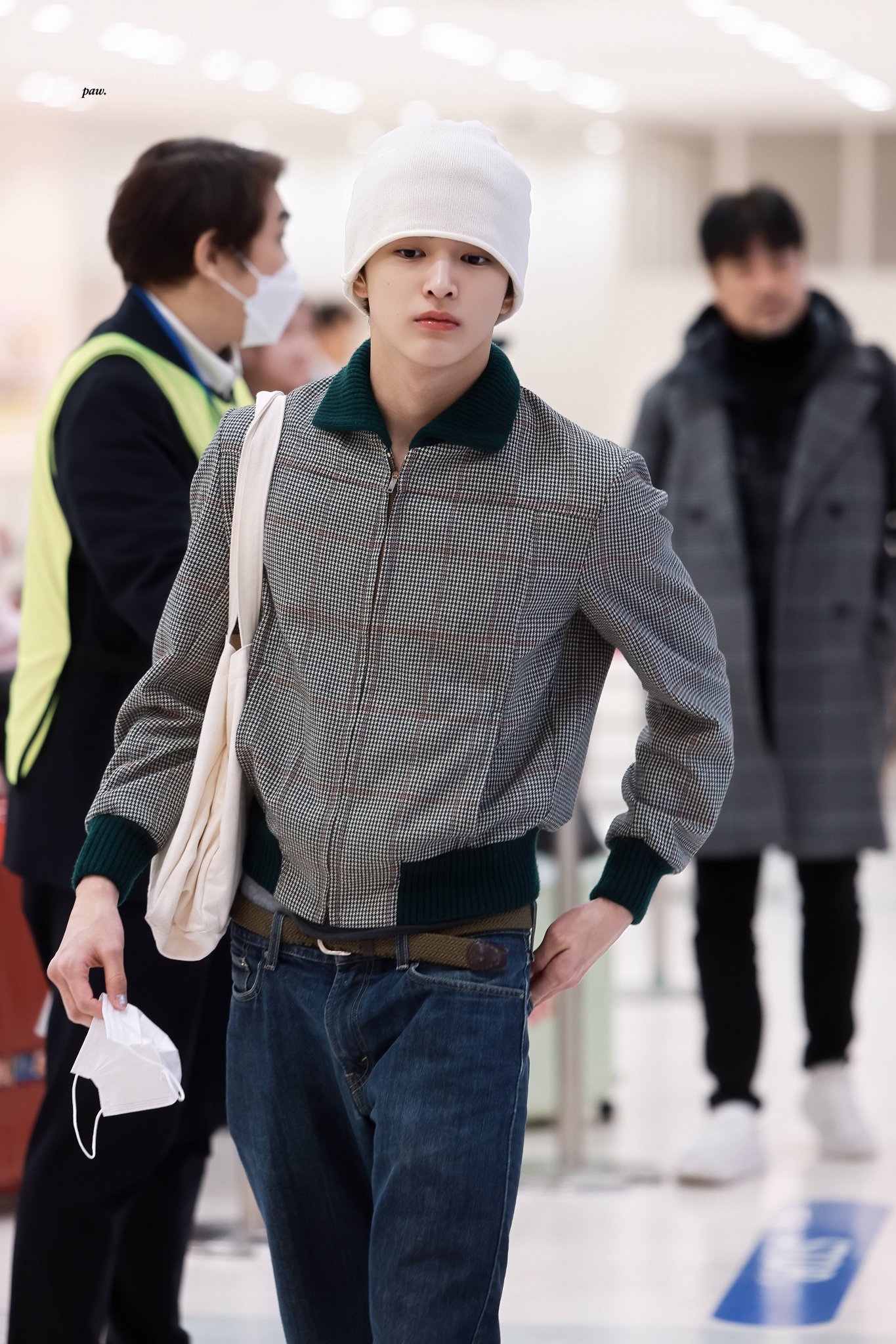 [잡담] 건호 머리에 뭐좀 안썼으면 하는데 이 비니는 제외임 | 인스티즈