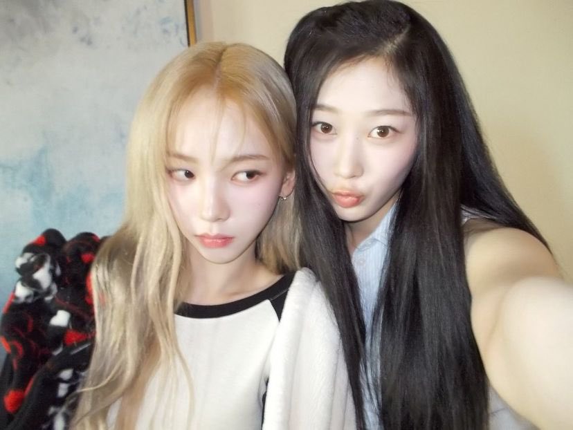 [잡담] 2만 알티 탄 에스파 카리나&지젤 MZ 셀카 | 인스티즈