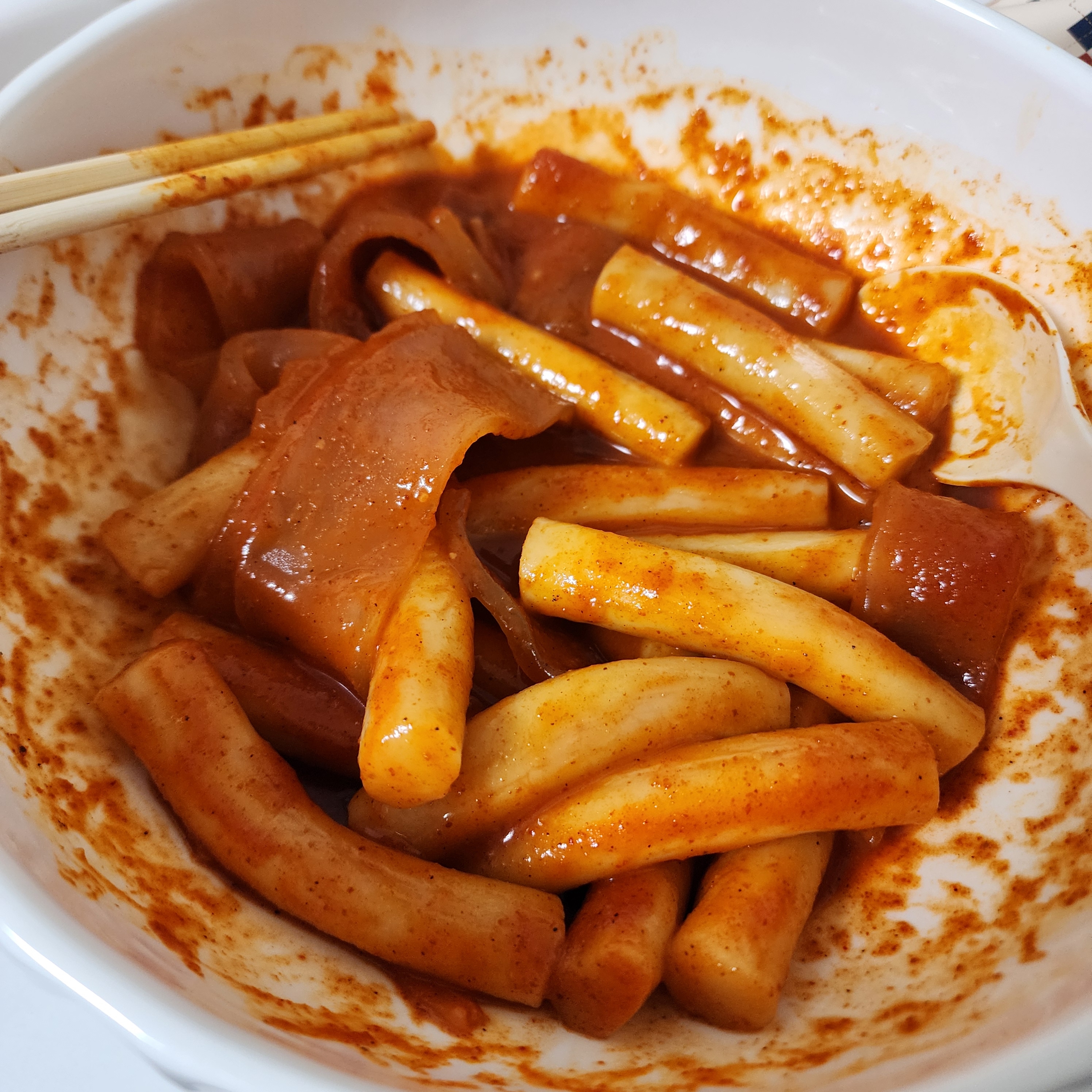 [잡담] 떡볶이 먹었는데 남은거 아깝다 | 인스티즈