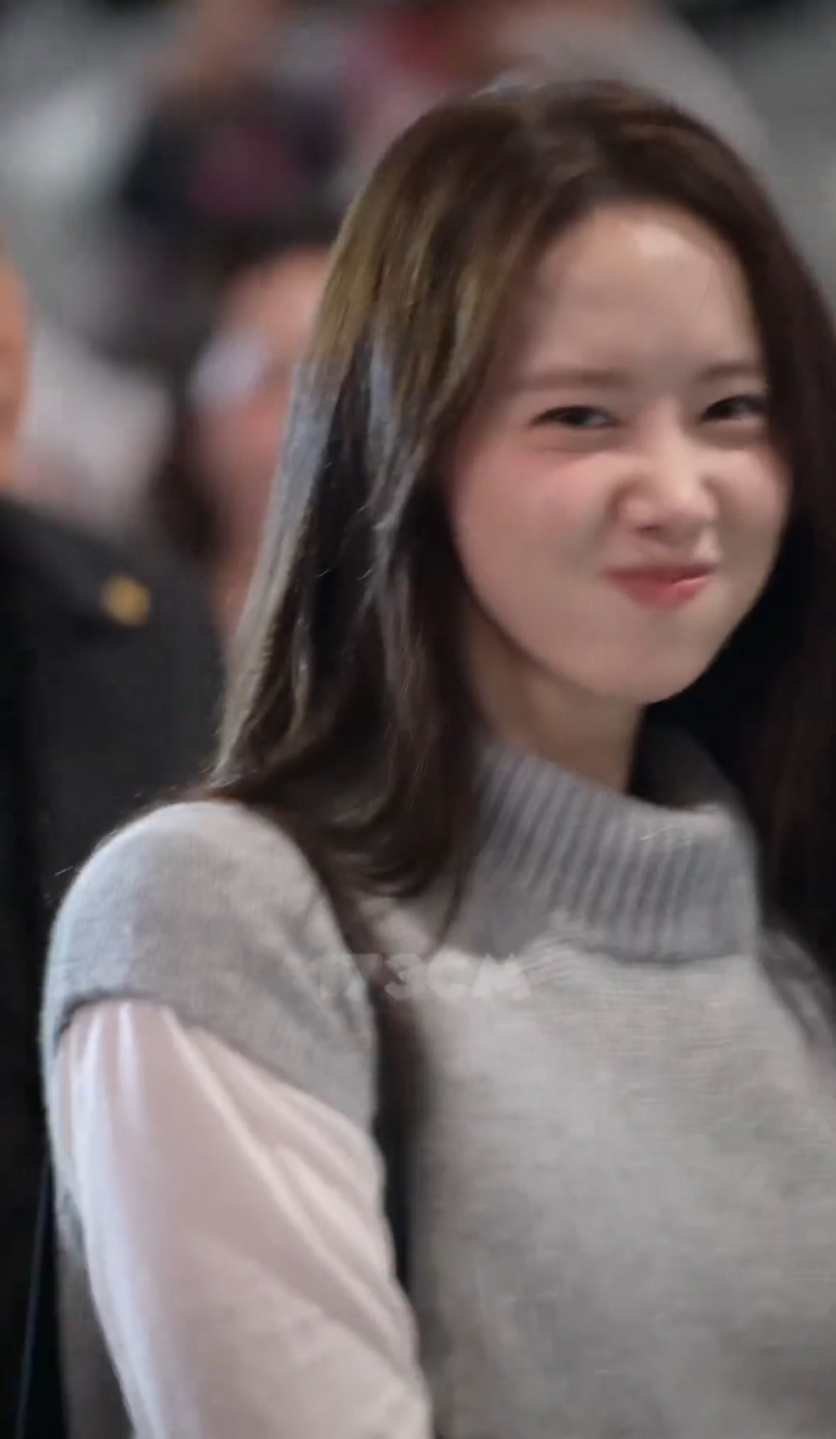 [잡담] 최근 윤아 공항 4컷요약 애교개낌주의 | 인스티즈