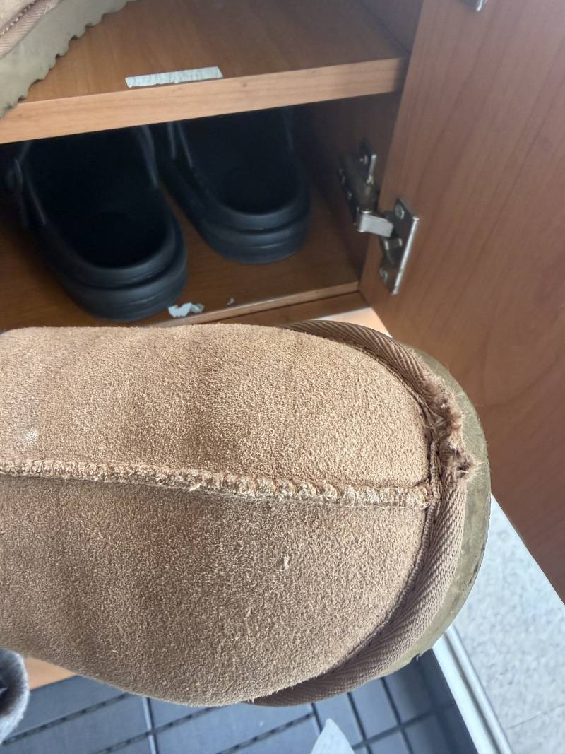 [잡담] 넘어져서 어그 찢어졌는데 ㅠㅜ | 인스티즈