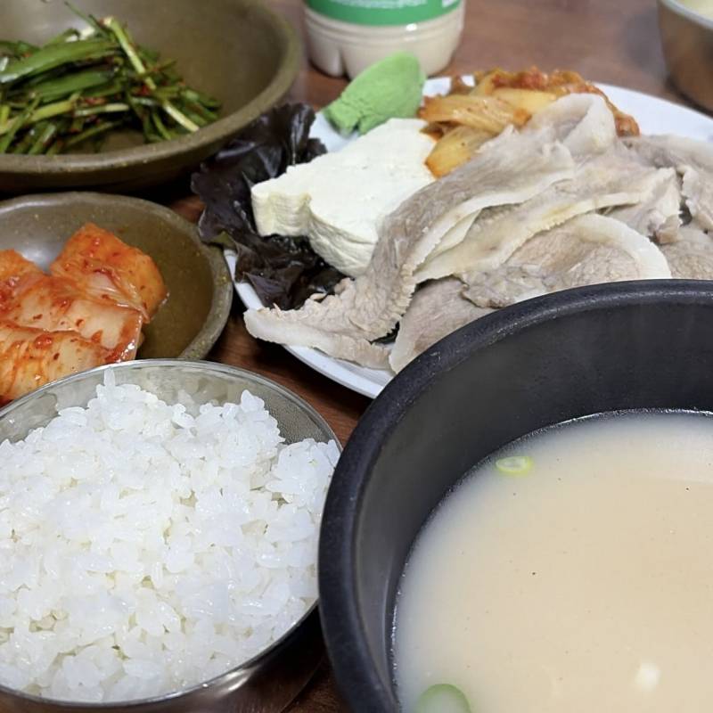 [잡담] 수육백반 너무 맛있어... | 인스티즈