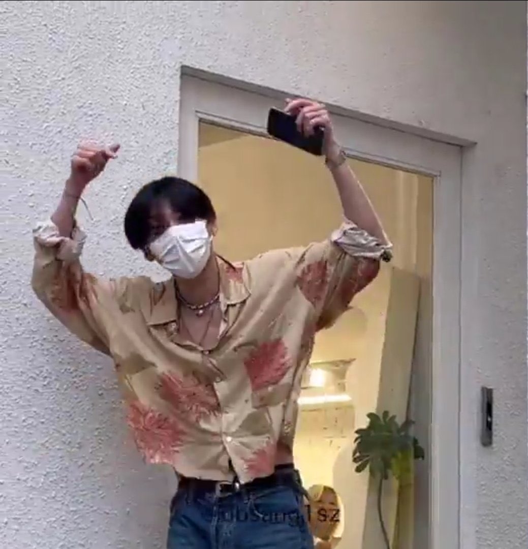 [잡담] 이상원 옷 찐 애착셔츠임....직접 잘라 크롭까지 만듬 | 인스티즈