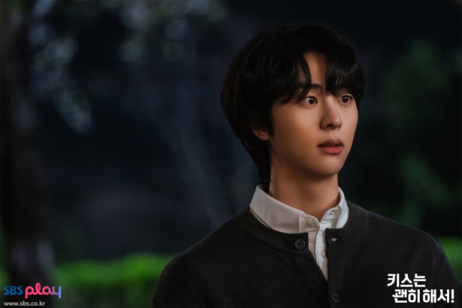 [정보/소식] 방탄소년단 진 닮은 꼴… '키스는 괜히 해서!' 김무준이 그려내는 순정남 | 인스티즈