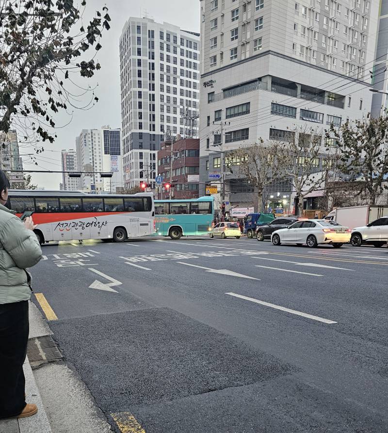 [잡담] 아 진짜 출근시간에 버스 길막 개쩌네 하... | 인스티즈