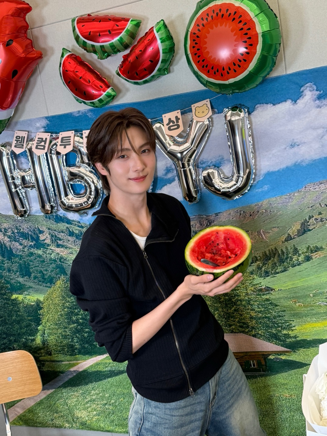 [잡담] 투어스 영재 이 옷 정보 아는 사람 | 인스티즈
