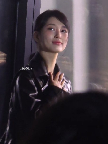 [잡담] 수지) 오늘 셀린느 수지 폰카짤 | 인스티즈