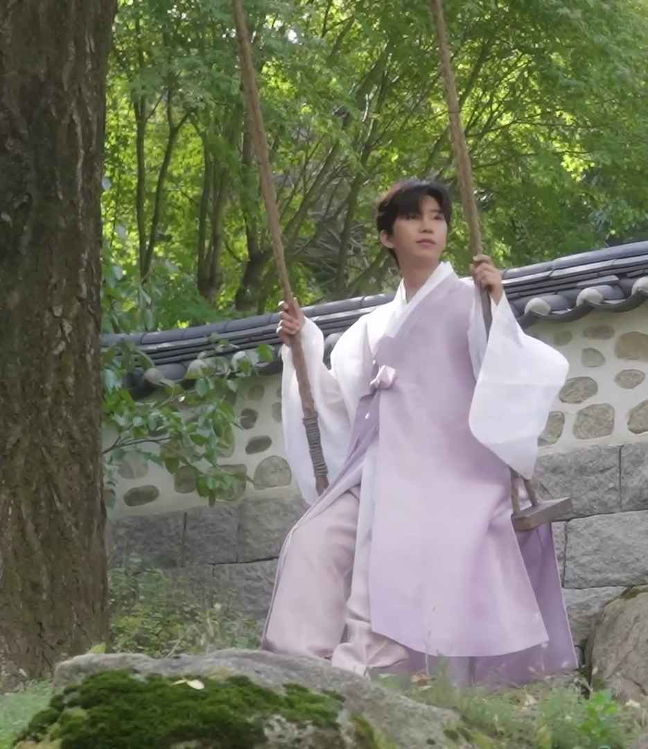 [잡담] 팬들 반응 좋은 2026 시즌그리팅 임영웅 한복 착장.jpg | 인스티즈