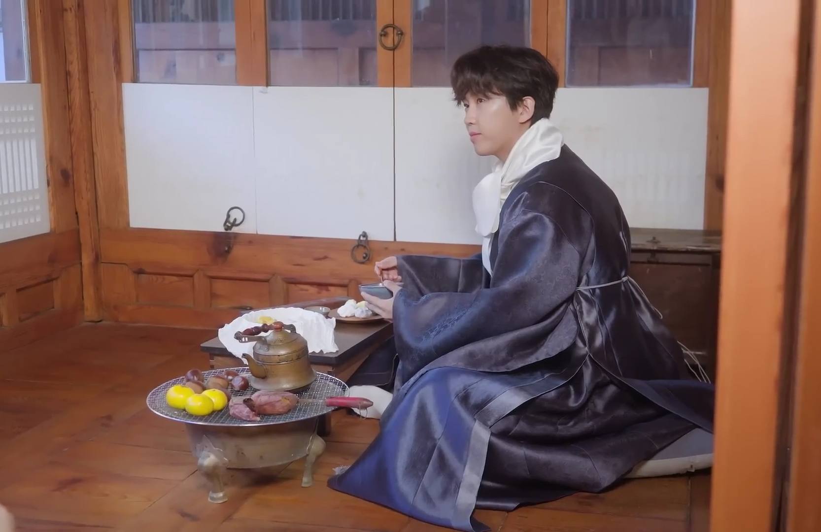 [잡담] 팬들 반응 좋은 2026 시즌그리팅 임영웅 한복 착장.jpg | 인스티즈