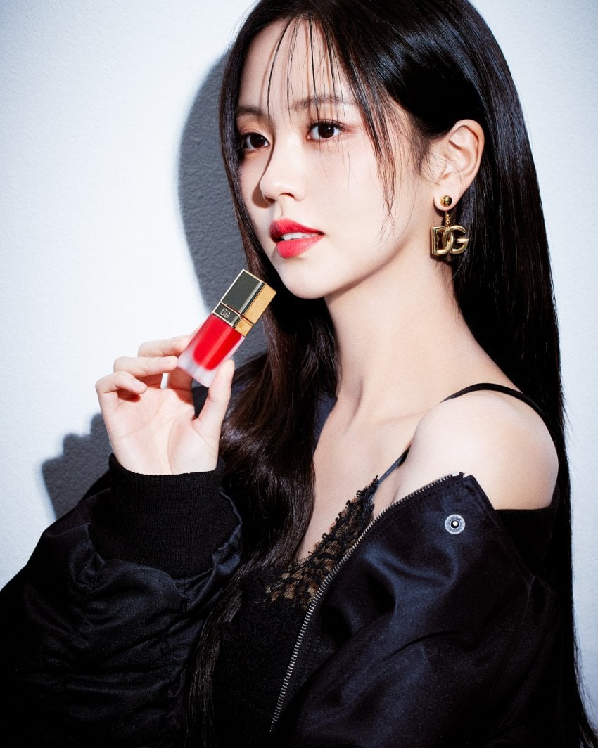 [잡담] 김소현 돌체 화보 떴는데 레드립 잘어울린다 | 인스티즈