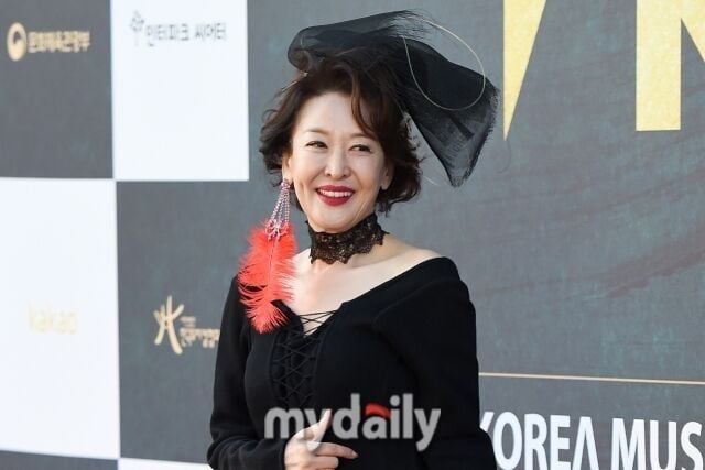 [정보/소식] 사상 초유의 '배우 사망 오보' 한국연극배우협회, 사과문에서도 윤석화 '유족' 표현…"거센 비난"[MD이슈] | 인스티즈