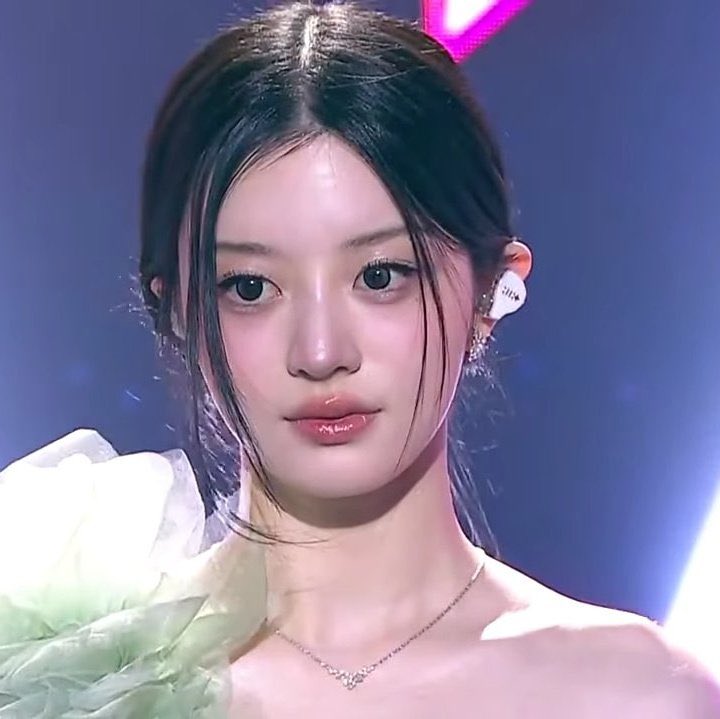 [잡담] 민주 얼굴에 여백이 1도 없다 | 인스티즈